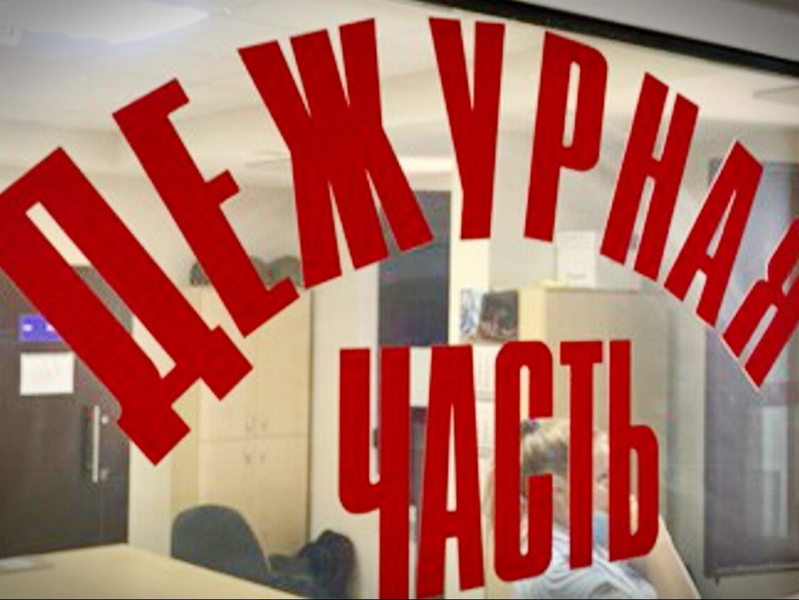 Полицейские Кировского округа установили подозреваемого в краже денег у пенсионерки.